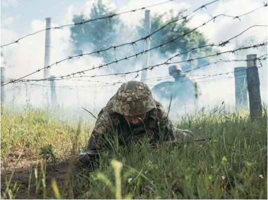 Ви&nbsp;живете на&nbsp;час, що&nbsp;вам позичили чоловіки та&nbsp;жінки, що&nbsp;зараз воюють: військовий звернувся до&nbsp;цивільних