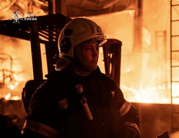 Росіяни атакували Київ балістикою: під удар потрапили три райони міста (фото, відео)
