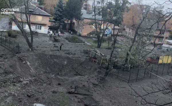 Росіяни атакували Київ балістикою: під удар потрапили три райони міста (фото, відео)