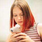 Meta закрывает аккаунты австралийских подростков
