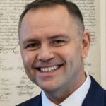 Польща закручує гайки: Навроцький згортає програму допомоги українським біженцям