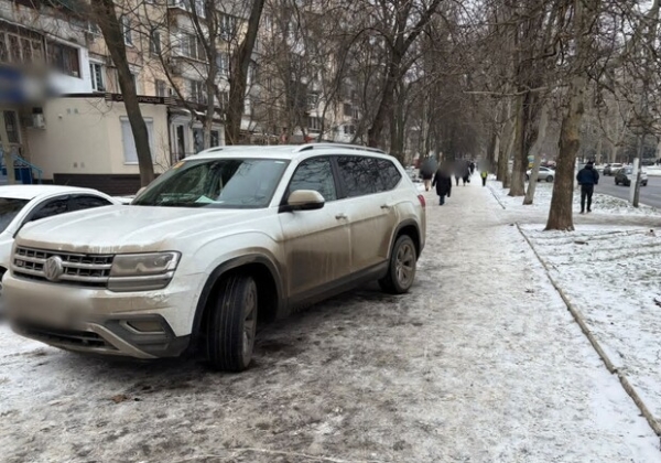 ДТП в Киевском районе Одессы: иномарка на тротуаре сбила пенсионерку ДТП в Киевском районе Одессы: иномарка на тротуаре сбила пенсионерку