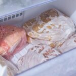 Морозилка — не чарівна скринька: скільки насправді можна зберігати м’ясо без втрати якості
