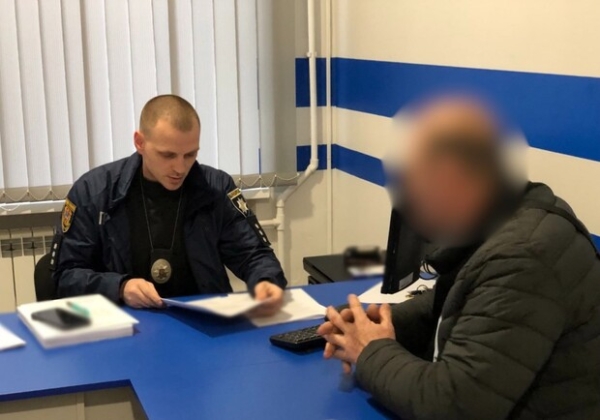 Более двух миллионов гривен убытков на дровах для ВСУ: в Одесской области разоблачили чиновника