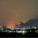 Десятки вибухів, пожежі і закриті аеропорти: дрони масовано атакували росію