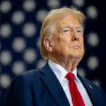 Трамп пригрозив зупинити постачання зброї Україні: що вимагає