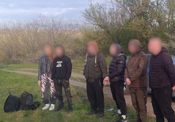 Вез мужчин до границы: в Одесской области задержали водителя-военнослужащего Вез мужчин до границы: в Одесской области задержали водителя-военнослужащего