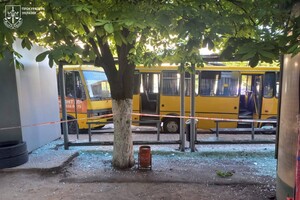 Утренний удар по остановке в Одессе: получили осколочные ранения люди