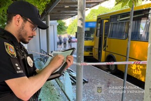 Утренний удар по остановке в Одессе: получили осколочные ранения люди