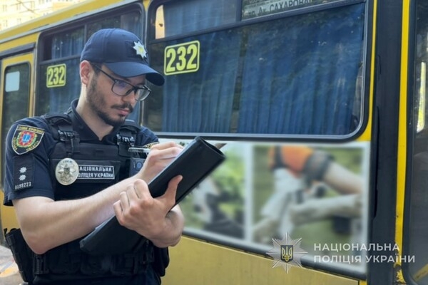 Утренний удар по остановке в Одессе: получили осколочные ранения люди