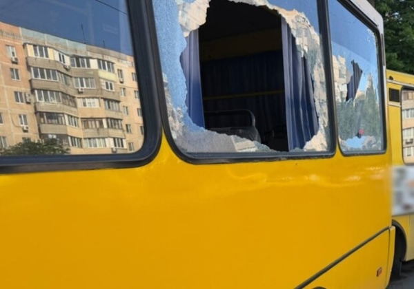 Утренний удар по остановке в Одессе: получили осколочные ранения люди