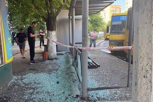 Утренний удар по остановке в Одессе: получили осколочные ранения люди