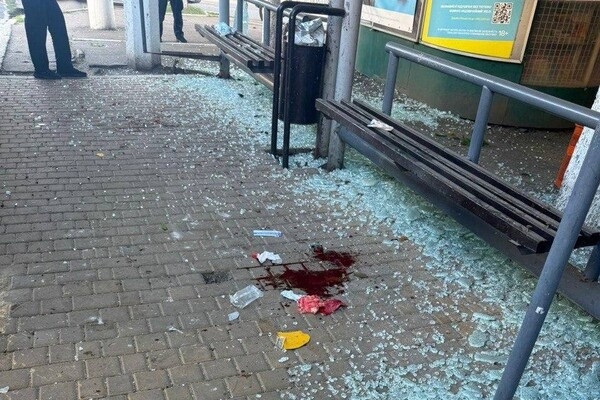 Утренний удар по остановке в Одессе: получили осколочные ранения люди