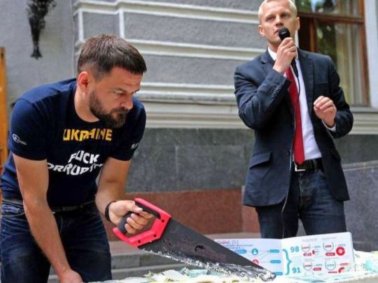 &laquo;Мертві душі&raquo;, подвійна оплата, &laquo;відкати&raquo;: Grant Watch Ukraine &laquo;Стоп-паразит&raquo; дослідив, як&nbsp;&laquo;освоюються&raquo; гранти